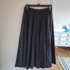 Elegantees black swingy midi skirt